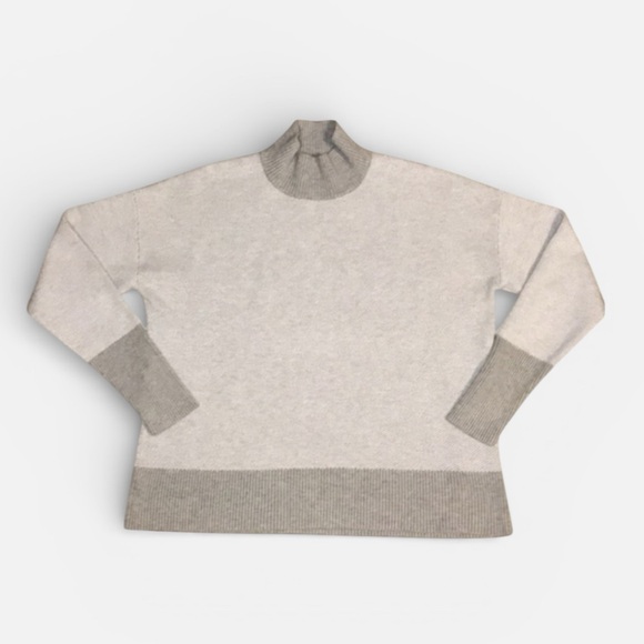 Rachel Zoe Sweaters - Rachel Zoe Two-Tone Light Gray & Heather Gray Turtleneck Sweater